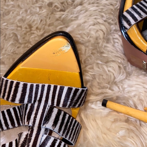 Schutz Fermina Black|White Sandals - Picture 6 of 7